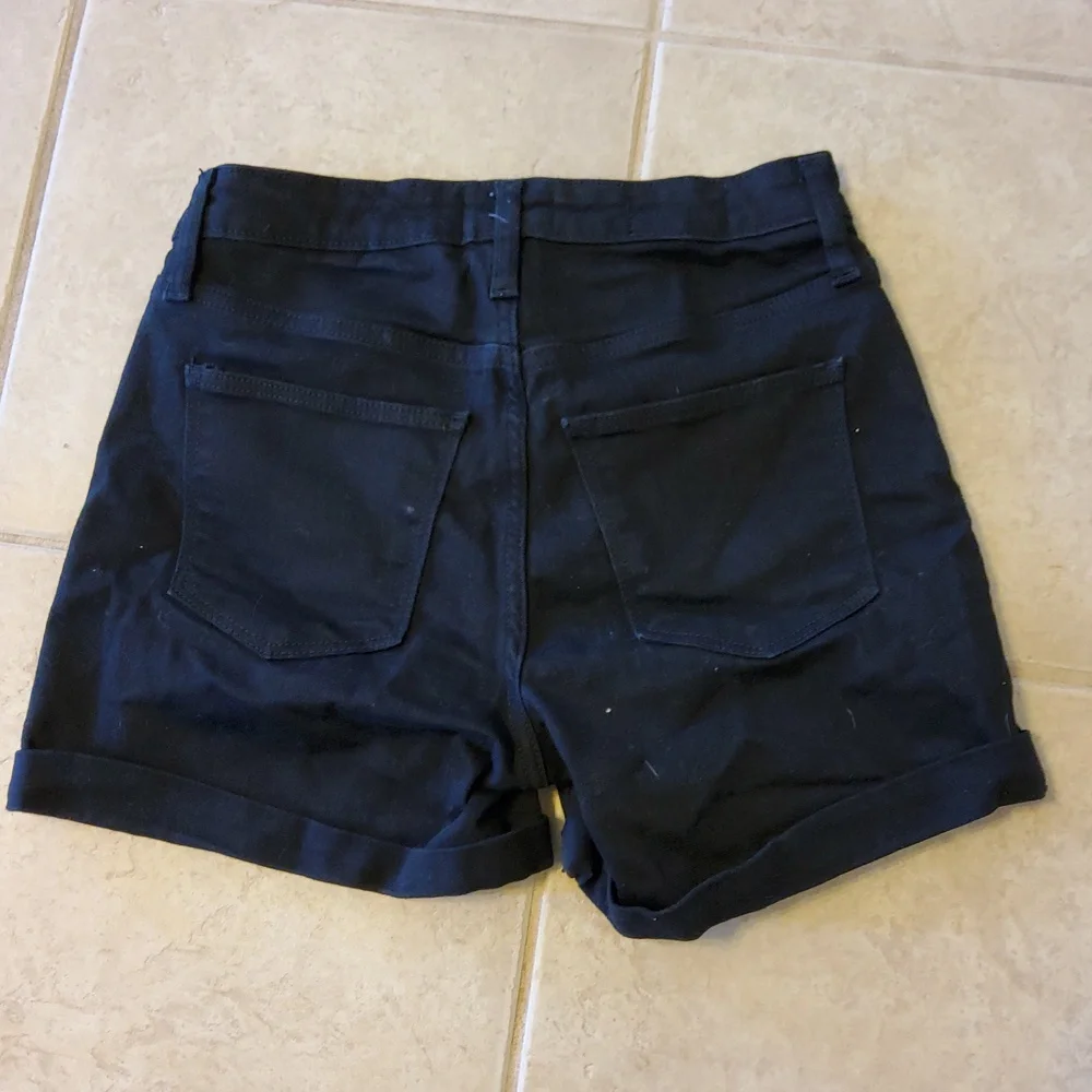 High Rise Midi shorts - Picture 2 of 5
